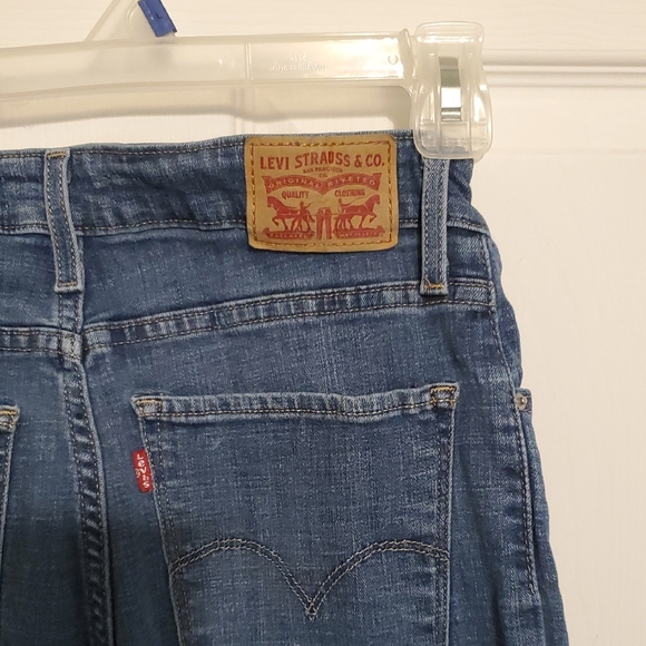 Levi's Classic High Rise Blue Jeans - Picture 4 of 9